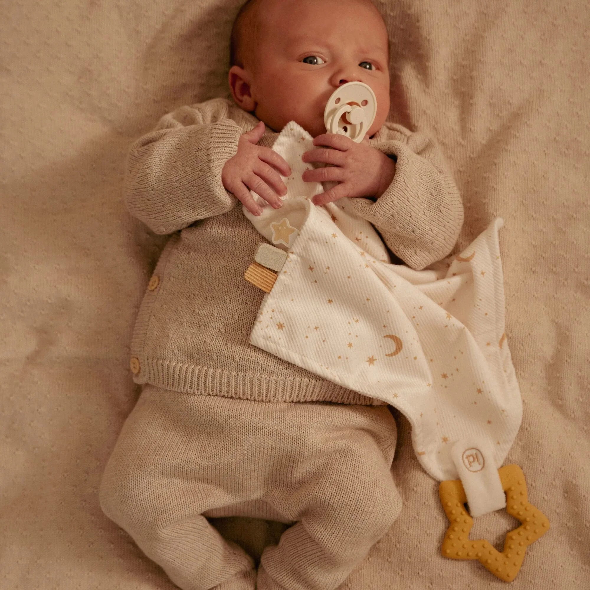 0029782 knuffeldoekje met bijtring newborn naturals