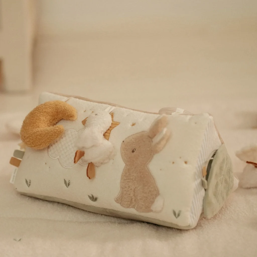 0029850 activiteiten driehoek wit newborn naturals